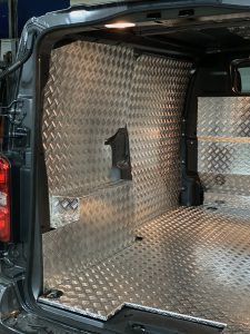 Peugeot Expert podłoga i panele z aluminium