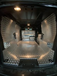 Peugeot Expert podłoga i panele z aluminium